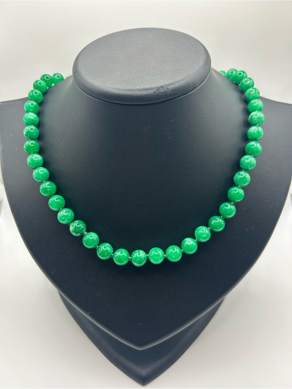 081127-083126 Green avantrine 8mm necklace